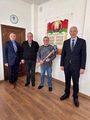 13.02.2026 в преддверии Дня памяти воинов-интернационалистов, в трудовом коллективе ОАО "Зенит" состоялось чествование воина- интернационалиста Дюбкина Сергея Фёдоровича, водителя погрузчика 4 разряда МЗЦ! 