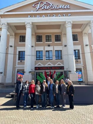 Работники ОАО "Зенит" посетили показ национального фильма "Одно на двоих" производства УП "Национальная киностудия"Беларусьфильм" (режиссер - И.Павлов).