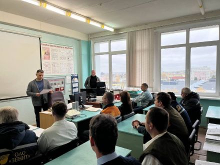 22 октября в ОАО "Зенит" прошла проверочная тренировка с аварийно-восстановительными звеньями и дружинами гражданской обороны в целях контроля готовности к реагированию на нештатные (аварийные) ситуации характерные для осенне-зимнего периода