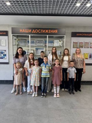 10.06.2026 визит на ОАО "Зенит" участников конкурса на лучший детский рисунок "Белорусская женщина глазами детей!", посвященного Дню защиты детей!