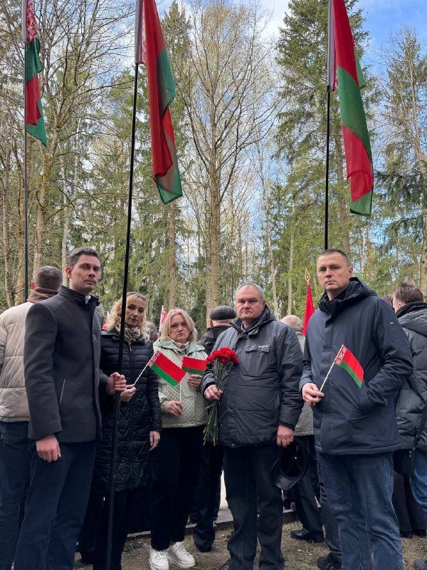 25.04.2026 у мемориального знака «Жертвам Чернобыля» в Могилеве прошел памятный митинг-реквием, приуроченный к 40-й годовщине аварии на Чернобыльской АЭС