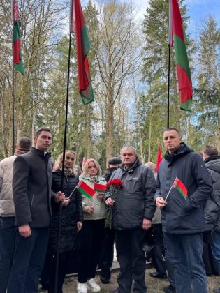 25.04.2026 у мемориального знака «Жертвам Чернобыля» в Могилеве прошел памятный митинг-реквием, приуроченный к 40-й годовщине аварии на Чернобыльской АЭС