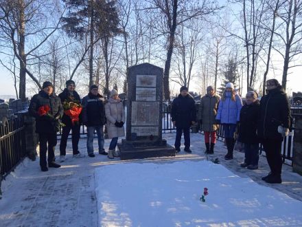 Работники общества приняли участие в возложении цветов на Грузовском кладбище и на Братской могиле