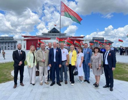 В знак уважения и памяти к нашим героям, которые подарили Великую Победу,    коллектив ОАО «Зенит», во главе с директором, Войтеховичем Алексеем Николаевичем, принял участие в открытии Музея славы Могилевщины в Буйничах