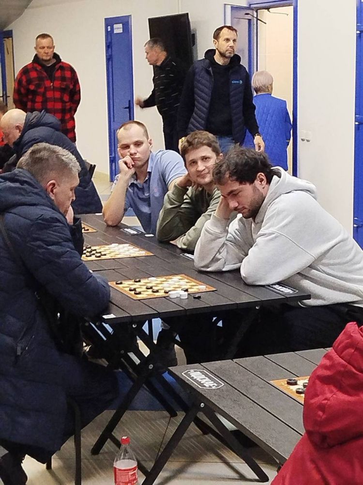 15-16 декабря 2025 года работники общества: Алексеев Дмитрий, Мельник Степан, Солдатенко Иван приняли активное участие в городских соревнованиях по шашкам.