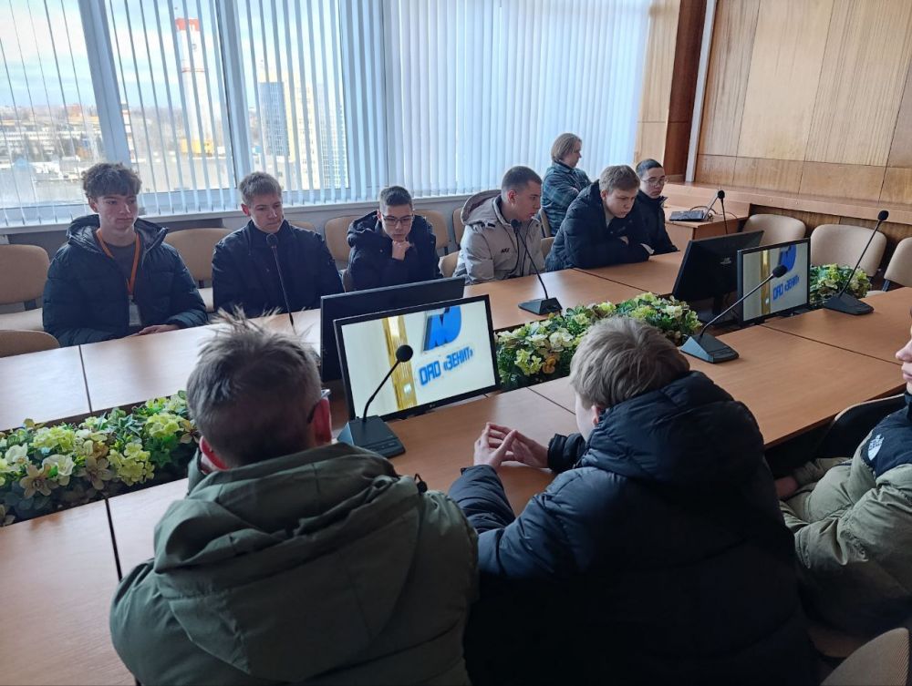 23.12.2025 к нам в гости в рамках профориентации пришли учащиеся УО 