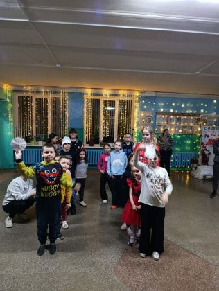 23 декабря в  общежитии ОАО "Зенит" состоялась игровая программа "В Новый год с улыбкой", для детей  работников завода